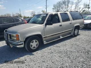 ✅ 1999 GMC Suburban • VIN: 1GKEC16R2XJ700510 • Лот: 45296135. Опубликован ранее на Copart с пробегом 189 004 миль. Бесплатный доступ к архиву аукционных продаж из США и подробный отчёт об истории автомобиля на DreamBid. Изображение 1.