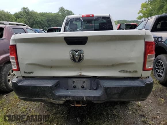 ✅ 2019 Ram 2500 Tradesman • VIN: 3C6MR5AJ6KG704365 • Lot: 68112444. Wystawiony na Copart z przebiegiem 64 298 mil. Bezpłatny archiwum sprzedaży aukcyjnych z USA i szczegółowy raport historii pojazdu na DreamBid. Zdjęcie 6.