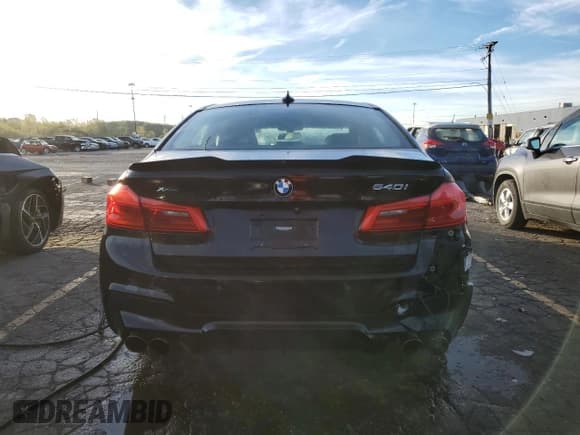 ✅ 2018 BMW 5 Series 540i xDrive • VIN: WBAJE7C58JWD52568 • Lot: 84784725. Wystawiony na Copart z przebiegiem 108 552 mil. Bezpłatny archiwum sprzedaży aukcyjnych z USA i szczegółowy raport historii pojazdu na DreamBid. Zdjęcie 6.