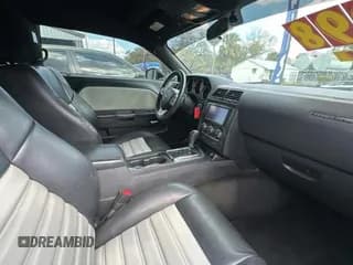 ✅ 2013 Dodge Challenger SXT • VIN: 2C3CDYAG8DH692137 • Lot: 45049305. Wystawiony na Copart z przebiegiem 239 982 mil. Bezpłatny archiwum sprzedaży aukcyjnych z USA i szczegółowy raport historii pojazdu na DreamBid. Zdjęcie 5.