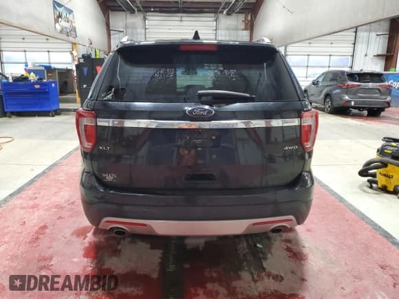 ✅ 2017 Ford Explorer XLT • VIN: 1FM5K8D87HGA56918 • Lot: 92385365. Wystawiony na Copart z przebiegiem 99 787 mil. Bezpłatny archiwum sprzedaży aukcyjnych z USA i szczegółowy raport historii pojazdu na DreamBid. Zdjęcie 6.