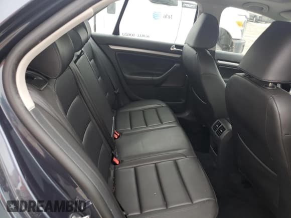 ✅ 2010 Volkswagen Jetta SE • VIN: 3VWRZ7AJ2AM141385 • Лот: 63807045. Опубликован ранее на Copart с пробегом 129 915 миль. Бесплатный доступ к архиву аукционных продаж из США и подробный отчёт об истории автомобиля на DreamBid. Изображение 10.