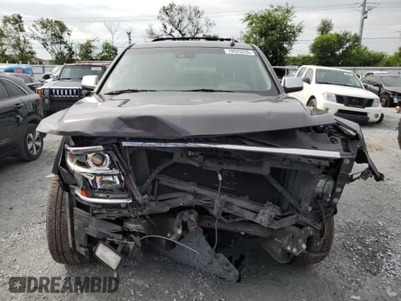 ✅ 2018 Chevrolet Suburban Premier • VIN: 1GNSCJKCXJR216018 • Lot: 70625235. Wystawiony na Copart z przebiegiem 237 386 mil. Bezpłatny archiwum sprzedaży aukcyjnych z USA i szczegółowy raport historii pojazdu na DreamBid. Zdjęcie 5.
