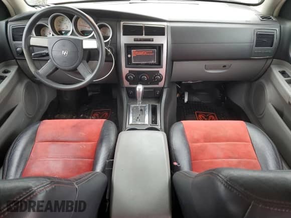 2006 Dodge Magnum z VIN 2D4FV47V86H391510, wystawiony jako Copart lot #44930065 z przebiegiem 295 534 mil mil oraz Szkoda całkowita • Salvage title. Historia ofert i sprzedaży dostępna na DreamBid. Obrazek 8.