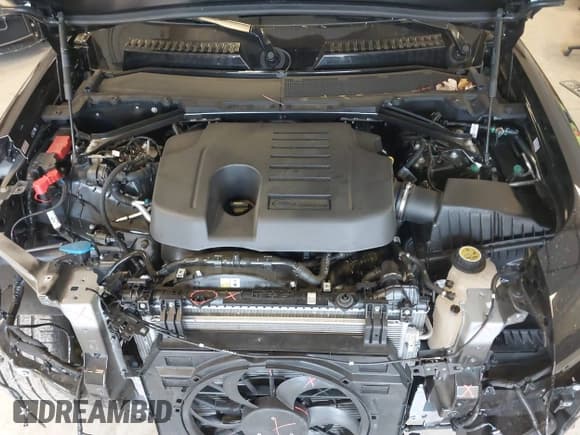 ✅ 2024 Land Rover Defender X-Dynamic SE • VIN: SALE2FEU1R2300221 • Lot: 41579863. Wystawiony na IAAI z przebiegiem 13 981 mil. Bezpłatny archiwum sprzedaży aukcyjnych z USA i szczegółowy raport historii pojazdu na DreamBid. Zdjęcie 10.