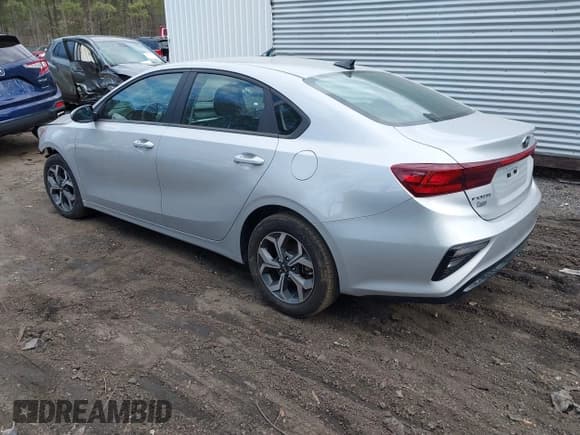 ✅ 2021 Kia Forte LXS • VIN: 3KPF24AD6ME370640 • Lot: 41900460. Listed on IAAI with 42,924 mi. Free auction sales archive from the USA and detailed vehicle history report at DreamBid. Image 3.