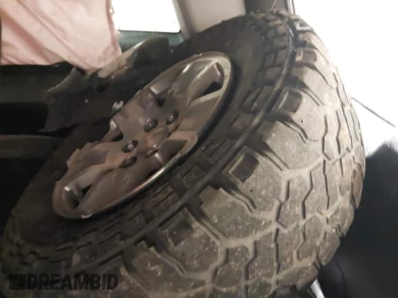 ✅ 2015 Chevrolet Suburban LT • VIN: 1GNSKJKC9FR686227 • Lot: 43595825. Wystawiony na IAAI z przebiegiem 171 806 mil. Bezpłatny archiwum sprzedaży aukcyjnych z USA i szczegółowy raport historii pojazdu na DreamBid. Zdjęcie 14.