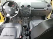 ✅ 2008 Volkswagen Beetle SE • VIN: 3VWRF31Y18M411618 • Lot: 86151565. Wystawiony na Copart z przebiegiem 111 344 mil. Bezpłatny archiwum sprzedaży aukcyjnych z USA i szczegółowy raport historii pojazdu na DreamBid. Zdjęcie 8.