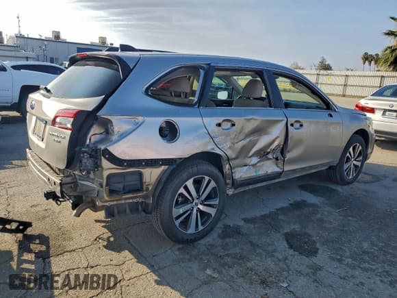 ✅ 2018 Subaru Outback Limited • VIN: 4S4BSENC4J3344168 • Лот: 93935725. Опубликован ранее на Copart с пробегом 70 395 миль. Бесплатный доступ к архиву аукционных продаж из США и подробный отчёт об истории автомобиля на DreamBid. Изображение 3.