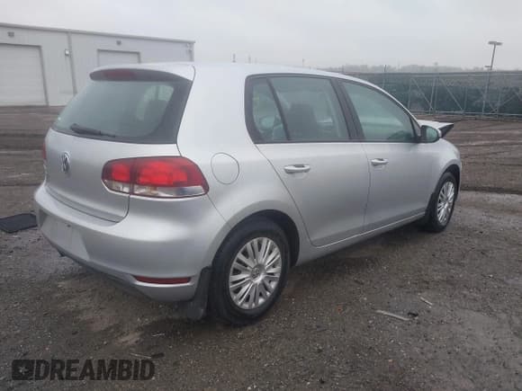 ✅ 2011 Volkswagen Golf • VIN: WVWDB7AJ4BW344278 • Lot: 42019808. Wystawiony na IAAI z przebiegiem Nie podano. Bezpłatny archiwum sprzedaży aukcyjnych z USA i szczegółowy raport historii pojazdu na DreamBid. Zdjęcie 4.