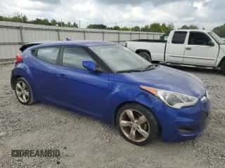2015 Hyundai Veloster z VIN KMHTC6AD0FU224617, wystawiony jako Copart lot #68470984 z przebiegiem Nie podano mil oraz Szkoda całkowita • Salvage title. Historia ofert i sprzedaży dostępna na DreamBid. Obrazek 4.