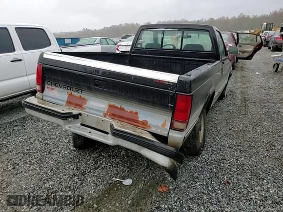 ✅ 1993 Chevrolet S-10 X96 • VIN: 1GCCS14ZXP8165295 • Лот: 79055054. Опубликован ранее на Copart с пробегом 256 596 миль. Бесплатный доступ к архиву аукционных продаж из США и подробный отчёт об истории автомобиля на DreamBid. Изображение 11.