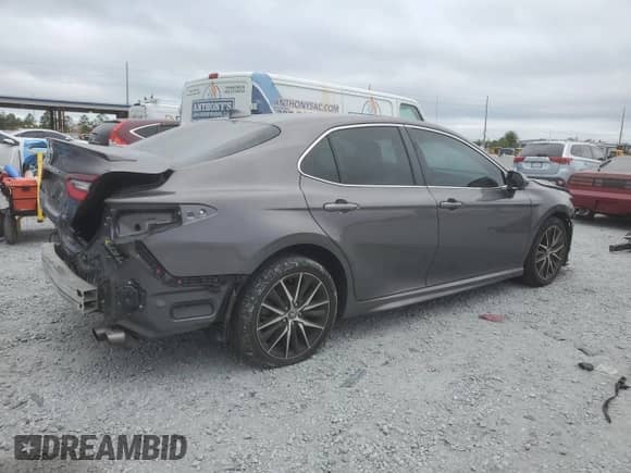 2024 Toyota Camry SE with VIN 4T1T11AK8RU851884, listed as a Copart auction lot 82341125 with 32,168 mi miles and Salvage title. Bid and sale history available at DreamBid. Image 3.