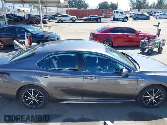 2021 Toyota Camry Hybrid SE z VIN 4T1G31AK6MU551359, wystawiony jako IAAI lot #42995923 z przebiegiem 54 373 mil mil oraz . Historia ofert i sprzedaży dostępna na DreamBid. Obrazek 13.