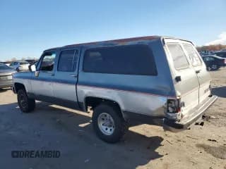 ✅ 1990 Chevrolet Suburban • VIN: 1GNEV16K4LF109799 • Lot: 80185334. Wystawiony na Copart z przebiegiem 288 453 mil. Bezpłatny archiwum sprzedaży aukcyjnych z USA i szczegółowy raport historii pojazdu na DreamBid. Zdjęcie 2.
