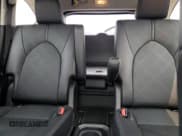 ✅ 2024 Toyota Highlander Hybrid Platinum • VIN: 5TDEBRCH5RS640799 • Lot: 59000545. Wystawiony na Copart z przebiegiem 2 653 mil. Bezpłatny archiwum sprzedaży aukcyjnych z USA i szczegółowy raport historii pojazdu na DreamBid. Zdjęcie 10.