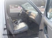 ✅ 2001 Mazda B-Series SX • VIN: 4F4YR12D51TM21170 • Lot: 43750421. Wystawiony na IAAI z przebiegiem 251 992 mil. Bezpłatny archiwum sprzedaży aukcyjnych z USA i szczegółowy raport historii pojazdu na DreamBid. Zdjęcie 5.