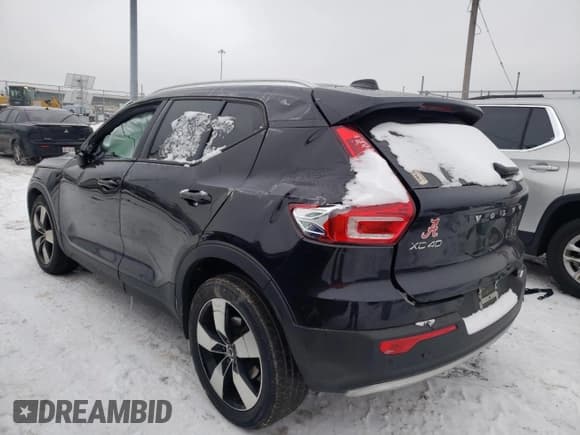 ✅ 2020 Volvo XC40 Momentum • VIN: YV4162UKXL2181611 • Lot: 72643092. Wystawiony na Copart z przebiegiem 39 469 mil. Bezpłatny archiwum sprzedaży aukcyjnych z USA i szczegółowy raport historii pojazdu na DreamBid. Zdjęcie 2.