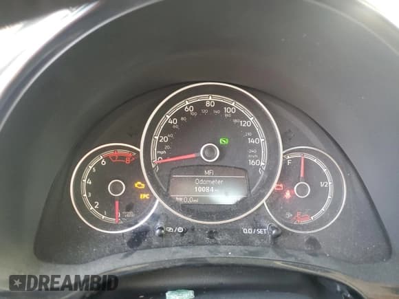 ✅ 2019 Volkswagen Beetle S • VIN: 3VWFD7AT0KM713901 • Лот: 71628455. Опубликован ранее на Copart с пробегом 10 084 миль. Бесплатный доступ к архиву аукционных продаж из США и подробный отчёт об истории автомобиля на DreamBid. Изображение 9.