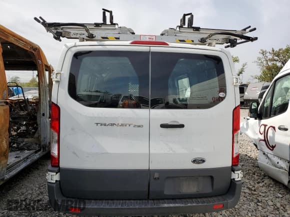 ✅ 2017 Ford Transit • VIN: 1FTYR1YMXHKA99707 • Лот: 71159204. Опубликован ранее на Copart с пробегом 198 901 миль. Бесплатный доступ к архиву аукционных продаж из США и подробный отчёт об истории автомобиля на DreamBid. Изображение 6.