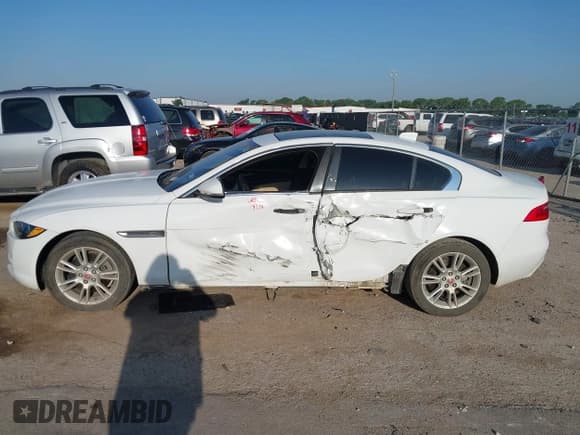 ✅ 2017 Jaguar XE 25t Premium • VIN: SAJAD4BG0HA957939 • Лот: 42340907. Опубликован ранее на IAAI с пробегом 99 448 миль. Бесплатный доступ к архиву аукционных продаж из США и подробный отчёт об истории автомобиля на DreamBid. Изображение 14.