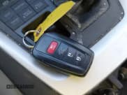 ✅ 2022 Toyota RAV4 XLE • VIN: 2T3P1RFV3NC289317 • Lot: 43448783. Wystawiony na IAAI z przebiegiem 37 205 mil. Bezpłatny archiwum sprzedaży aukcyjnych z USA i szczegółowy raport historii pojazdu na DreamBid. Zdjęcie 11.