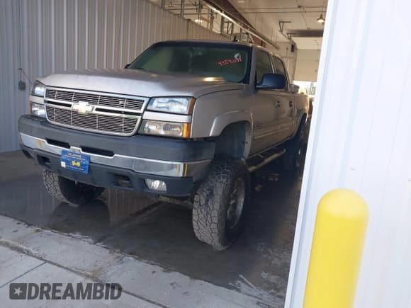 ✅ 2007 Chevrolet Silverado 2500HD LT1 • VIN: 1GCHK23D47F147632 • Lot: 43542171. Wystawiony na IAAI z przebiegiem 405 747 mil. Bezpłatny archiwum sprzedaży aukcyjnych z USA i szczegółowy raport historii pojazdu na DreamBid. Zdjęcie 2.