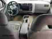 1996 Chevrolet Blazer z VIN 1GNDT13W4T2295876, wystawiony jako Copart lot #68904304 z przebiegiem 155 579 mil mil oraz Szkoda całkowita • Salvage title. Historia ofert i sprzedaży dostępna na DreamBid. Obrazek 8.