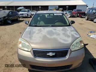 2007 Chevrolet Malibu 1LS z VIN 1G1ZS58F47F106359, wystawiony jako Copart lot #46586434 z przebiegiem 258 534 mil mil oraz Czysty tytuł • Clean title. Historia ofert i sprzedaży dostępna na DreamBid. Obrazek 5.