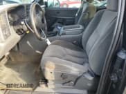 ✅ 2003 Chevrolet Silverado 2500HD LS • VIN: 1GCHK29U03E249694 • Lot: 87290335. Wystawiony na Copart z przebiegiem Nie podano. Bezpłatny archiwum sprzedaży aukcyjnych z USA i szczegółowy raport historii pojazdu na DreamBid. Zdjęcie 7.