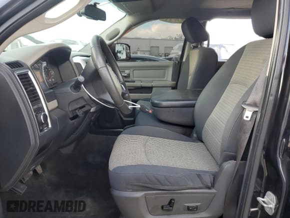 ✅ 2010 Dodge 1500 ST • VIN: 1D7RB1CP5AS195959 • Lot: 84627174. Wystawiony na Copart z przebiegiem 181 675 mil. Bezpłatny archiwum sprzedaży aukcyjnych z USA i szczegółowy raport historii pojazdu na DreamBid. Zdjęcie 7.