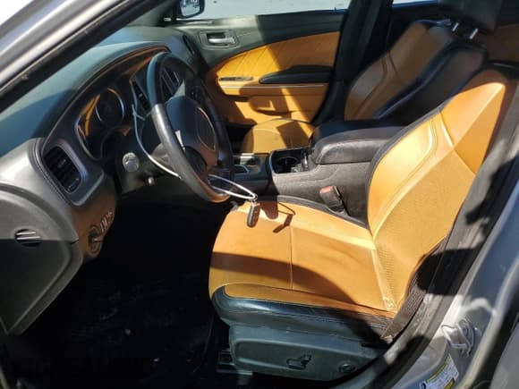 ✅ 2019 Dodge Charger SXT • VIN: 2C3CDXBG3KH549327 • Лот: 86870745. Опубликован ранее на Copart с пробегом 127 794 миль. Бесплатный доступ к архиву аукционных продаж из США и подробный отчёт об истории автомобиля на DreamBid. Изображение 7.