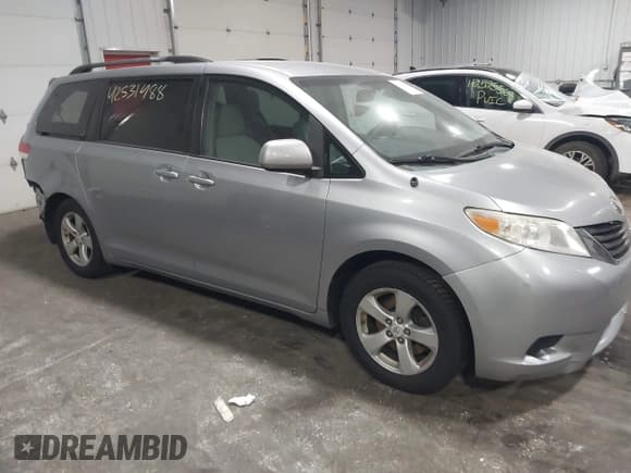 ✅ 2011 Toyota Sienna LE AAS • VIN: 5TDKK3DCXBS121031 • Lot: 42531488. Listed on IAAI with 231,860 mi. Free auction sales archive from the USA and detailed vehicle history report at DreamBid. Image 1.