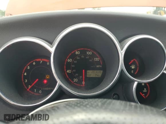 ✅ 2004 Pontiac Vibe • VIN: 5Y2SL62894Z415020 • Lot: 61056695. Wystawiony na Copart z przebiegiem 201 695 mil. Bezpłatny archiwum sprzedaży aukcyjnych z USA i szczegółowy raport historii pojazdu na DreamBid. Zdjęcie 9.