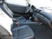 ✅ 2013 BMW 1 Series 128i • VIN: WBAUP9C52DVS94371 • Lot: 43637948. Wystawiony na IAAI z przebiegiem 135 754 mil. Bezpłatny archiwum sprzedaży aukcyjnych z USA i szczegółowy raport historii pojazdu na DreamBid. Zdjęcie 5.