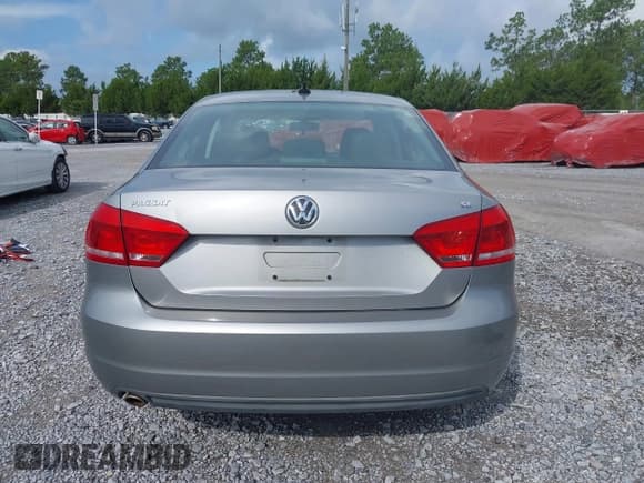 ✅ 2013 Volkswagen Passat SE • VIN: 1VWBP7A32DC009080 • Лот: 42497133. Опубликован ранее на IAAI с пробегом 177 743 миль. Бесплатный доступ к архиву аукционных продаж из США и подробный отчёт об истории автомобиля на DreamBid. Изображение 16.