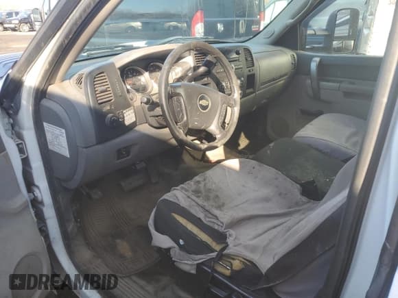 ✅ 2013 Chevrolet Silverado 1500 • VIN: 1GB5CZCGXDZ215076 • Lot: 47763275. Wystawiony na Copart z przebiegiem 260 691 mil. Bezpłatny archiwum sprzedaży aukcyjnych z USA i szczegółowy raport historii pojazdu na DreamBid. Zdjęcie 8.