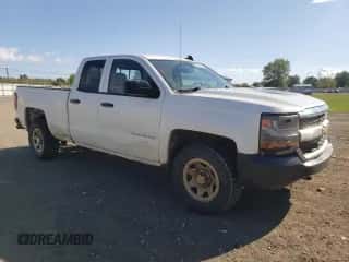 2018 Chevrolet Silverado 1500 Work Truck z VIN 1GCVKNEC3JZ201694, wystawiony jako Copart lot #71517765 z przebiegiem 146 657 mil mil oraz Czysty tytuł • Clean title. Historia ofert i sprzedaży dostępna na DreamBid. Obrazek 4.