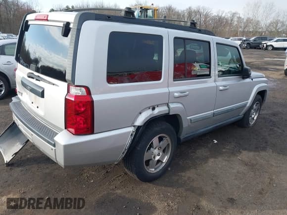 ✅ 2009 Jeep Commander Sport • VIN: 1J8HG48K39C553953 • Lot: 41863115. Listed on IAAI with 175,461 mi. Free auction sales archive from the USA and detailed vehicle history report at DreamBid. Image 4.