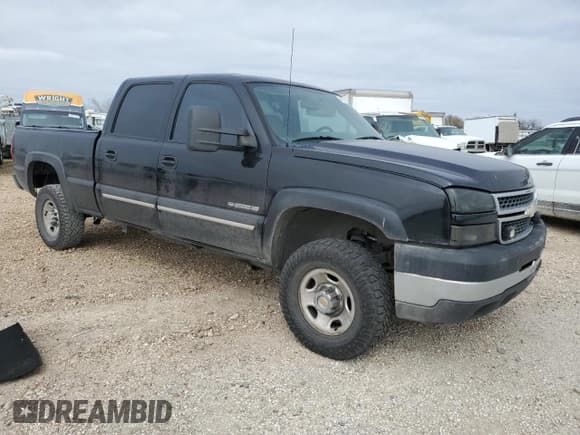 ✅ 2006 Chevrolet Silverado 2500HD Work Truck • VIN: 1GCHC23U26F260443 • Lot: 45723185. Wystawiony na Copart z przebiegiem 222 127 mil. Bezpłatny archiwum sprzedaży aukcyjnych z USA i szczegółowy raport historii pojazdu na DreamBid. Zdjęcie 4.