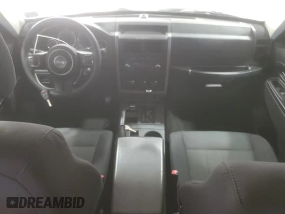 ✅ 2011 Jeep Liberty Sport • VIN: 1J4PN2GK5BW579922 • Lot: 82185145. Wystawiony na Copart z przebiegiem 191 798 mil. Bezpłatny archiwum sprzedaży aukcyjnych z USA i szczegółowy raport historii pojazdu na DreamBid. Zdjęcie 8.