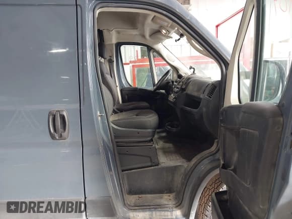 ✅ 2019 Ram ProMaster Cargo • VIN: 3C6URVJG5KE544866 • Lot: 43542289. Wystawiony na IAAI z przebiegiem 100 776 mil. Bezpłatny archiwum sprzedaży aukcyjnych z USA i szczegółowy raport historii pojazdu na DreamBid. Zdjęcie 5.