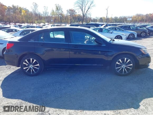 ✅ 2012 Chrysler 200 Touring • VIN: 1C3CCBBG1CN250935 • Лот: 43543875. Опубликован ранее на IAAI с пробегом 131 987 миль. Бесплатный доступ к архиву аукционных продаж из США и подробный отчёт об истории автомобиля на DreamBid. Изображение 13.