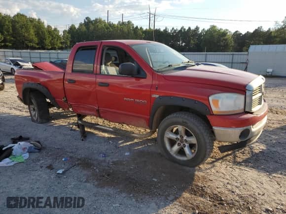2006 Dodge 1500 Laramie z VIN 1D7HU18266S590856, wystawiony jako Copart lot #70208775 z przebiegiem 210 757 mil mil oraz Szkoda całkowita • Salvage title. Historia ofert i sprzedaży dostępna na DreamBid. Obrazek 4.