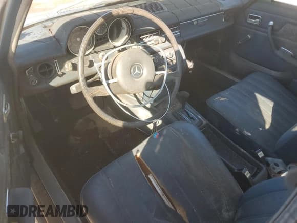 ✅ 1974 Mercedes-Benz 240 • VIN: 11511712027820 • Lot: 42007445. Listed on Copart with Not provided. Free auction sales archive from the USA and detailed vehicle history report at DreamBid. Image 8.