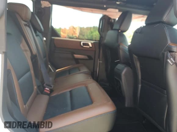 ✅ 2024 Ford Bronco Outer Banks • VIN: 1FMDE8BH6RLB02611 • Лот: 55033275. Опубликован ранее на Copart с пробегом 8 590 миль. Бесплатный доступ к архиву аукционных продаж из США и подробный отчёт об истории автомобиля на DreamBid. Изображение 11.