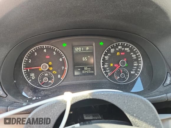 ✅ 2014 Volkswagen Passat S • VIN: 1VWAS7A35EC024457 • Лот: 71877215. Опубликован ранее на Copart с пробегом 83 423 миль. Бесплатный доступ к архиву аукционных продаж из США и подробный отчёт об истории автомобиля на DreamBid. Изображение 9.