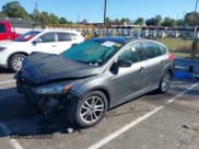 ✅ 2018 Ford Focus SE • VIN: 1FADP3K26JL207902 • Lot: 43382822. Wystawiony na IAAI z przebiegiem 115 522 mil. Bezpłatny archiwum sprzedaży aukcyjnych z USA i szczegółowy raport historii pojazdu na DreamBid. Zdjęcie 2.