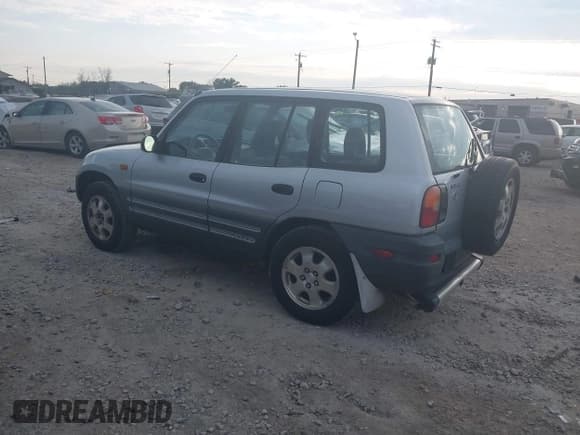 ✅ 1997 Toyota RAV4 • VIN: JT3HP10V0V7025810 • Lot: 42988289. Listed on IAAI with 21,420 mi. Free auction sales archive from the USA and detailed vehicle history report at DreamBid. Image 3.