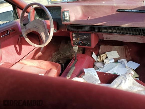 ✅ 1988 Chevrolet Beretta • VIN: 1G1LV11W6JY651488 • Лот: 81191074. Опубликован ранее на Copart с пробегом 239 594 миль. Бесплатный доступ к архиву аукционных продаж из США и подробный отчёт об истории автомобиля на DreamBid. Изображение 8.